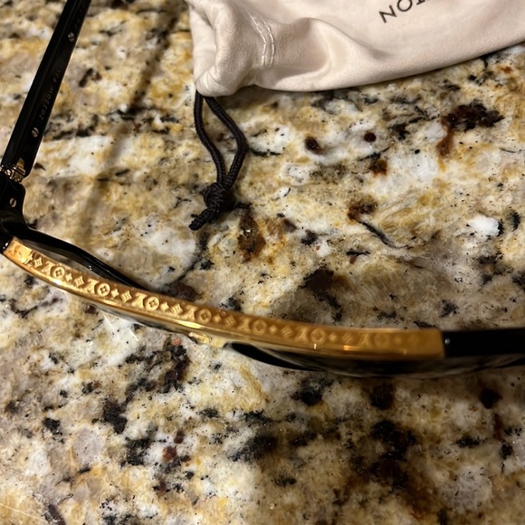 “Evidence” black and gold Louis Vuitton sunglasses unisex - Picture 3 of 4